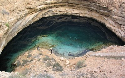 1024px-Sink_hole