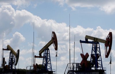 FILE PHOTO: Pump jacks are seen at the Ashalchinskoye oil field owned by Russia's oil producer Tatneft near Almetyevsk