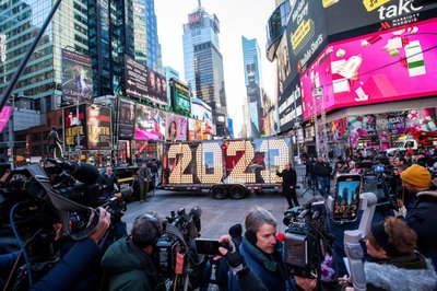 Giant number '23' arrives in Times Square ahead of ball drop