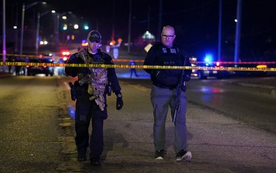 Police officers respond to a shooting at Michigan State University