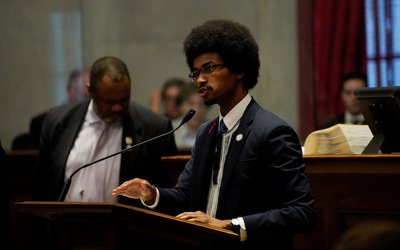 Tennessee Republicans vote to expel Democratic lawmakers from statehouse in Nashville, TN