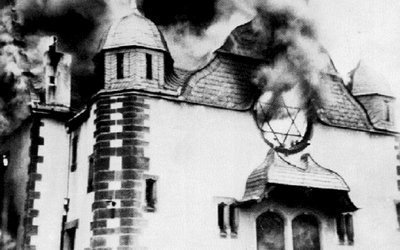 Burning_Synagoge_Kristallnacht_1938