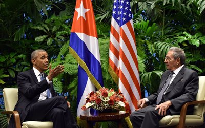 TOPSHOT-CUBA-US-OBAMA-CASTRO