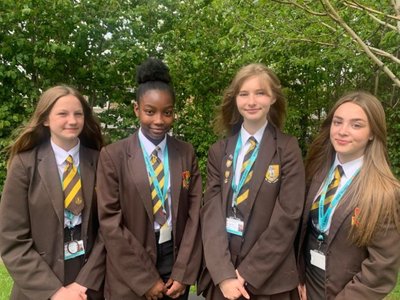 Heckmondwike-Sow-Beautiful-team-photo-1-scaled-e1624374826273