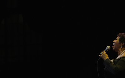 Singer Aretha Franklin performs at the Candie's Foundation 10th anniversary "Event to Prevent" benefit in New York