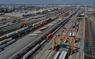 Deadline for railroads to reach tentative deals with unions