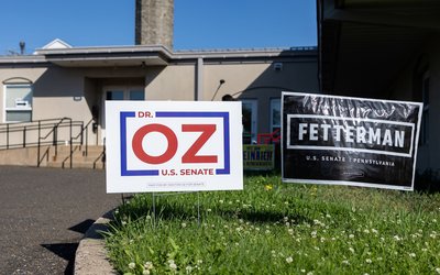 Oz casts his vote in Bryn Athyn