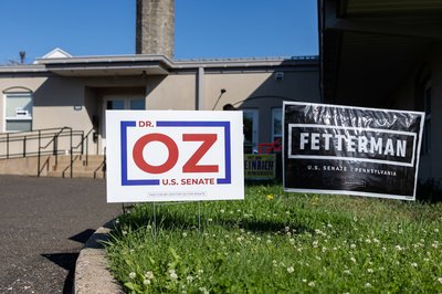 Oz casts his vote in Bryn Athyn