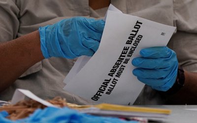 FILE PHOTO: Control of U.S. Senate hangs in the balance as Georgia begins counting ballots