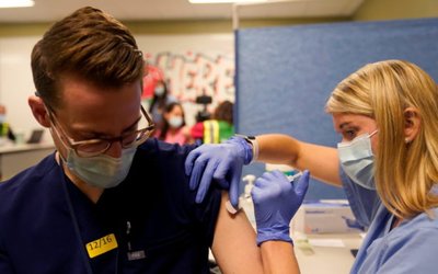 FILE PHOTO: The Pfizer-BioNTech coronavirus disease (COVID-19) vaccines are administered to healthcare professionals, in Indianapolis