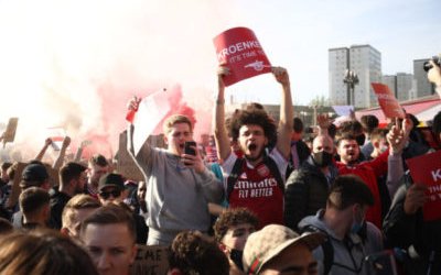 Arsenal fans protest against owner after failed launch of a European Super League