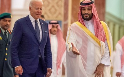 FILE PHOTO: Saudi Crown Prince Mohammed bin Salman receives U.S. President Joe Biden at Al Salman Palace upon his arrival in Jeddah