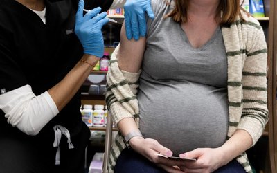 FILE PHOTO: Pregnant women receive the COVID-19 vaccine in Schwenksville, Pennsylvania