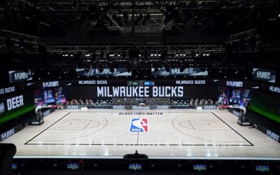 FILE PHOTO: NBA: Playoffs-Orlando Magic at Milwaukee Bucks