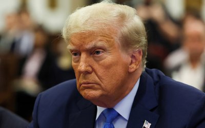 FILE PHOTO: Trump shares poll showing voters associate potential second term with "revenge\