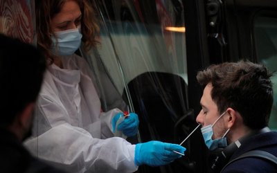 A man takes a coronavirus disease (COVID-19) test at pop-up testing site in New York