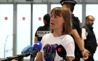 Swedish activist Greta Thunberg arrives at Paris airport