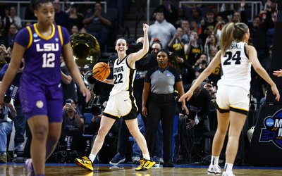 caitlin-clark-iowa-basketball-2024-04-02T021619Z_1084013707_MT1USATODAY22921981_RTRMADP_3_NCAA-WOMENS-BASKETBALL-NCAA-TOURNAMENT-ALBANY-REGIONAL-LSU-VS-IOWA