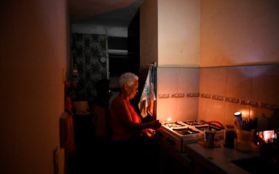 Cuba's national electric grid collapses, leaving millions without power