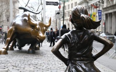 Fearless girl bull scuptures