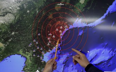 Ko Yun-hwa, Administrator of Korea Meteorological Administration, points at where seismic waves observed in South Korea came from, during a media briefing at Korea Meteorological Administration in Seou